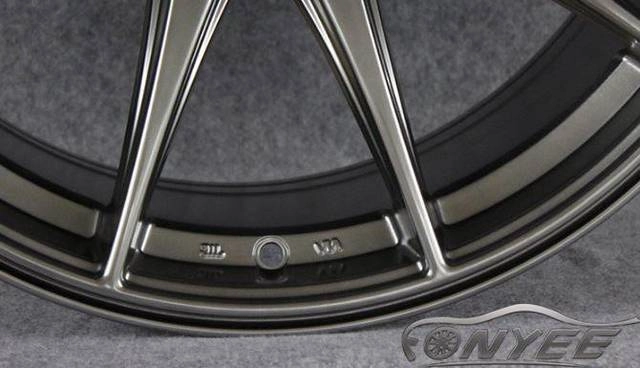 картинка Новые диски XXR 527 R17 4x100/114,3 ET30 J8,25, темно-серебряные глянцевые магазин  StreetTuning 
