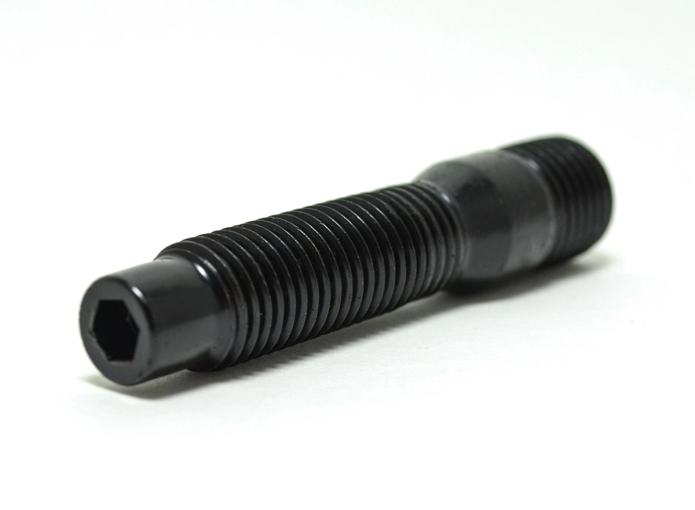 картинка Шпилька резьбовая c 14х1.5 на 12х1.5 от магазина  StreetTuning