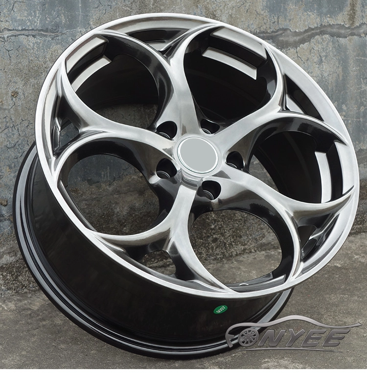 картинка Новые диски Alfa Romeo Giulia Quadrifoglio R17 5x112 ET35 J7,5 серебро с оттенком серого металика от магазина  StreetTuning